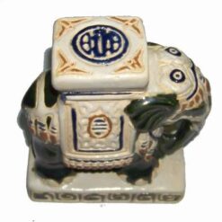Elefant din ceramica cu simbolul sanatatii