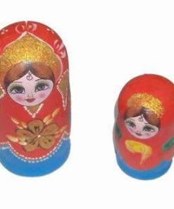 Doua papusi Matrioska din lemn simbol de noroc in Rusia