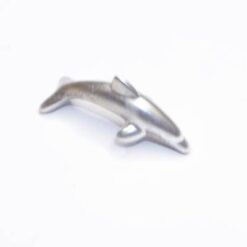 Delfin argintiu din metal pentru prieteni noi
