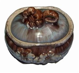 Vasul bogatiei cu capac din ceramica