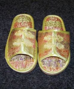 Papuci de casa cu elemente de bun augur - galbeni