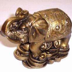 Elefant auriu din tuf cu pepite