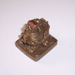 Pi Yao inaripat din metal pe monede