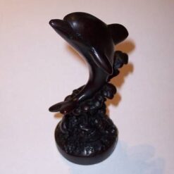 Delfin din tuf vulcanic