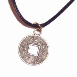 Moneda Feng Shui pe siret negru cerat