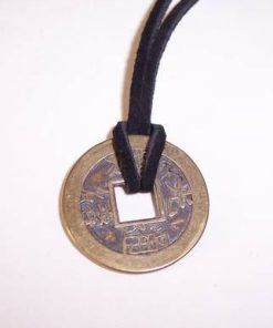 Talisman cu moneda antica cu ideograme de bun augur