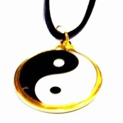 Talisman Feng Shui cu Yin-Yang auriu, pe siret
