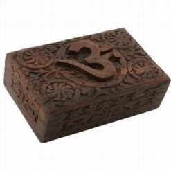 Cutiuta din lemn, sculptata manual, cu simbolul Tao/Om