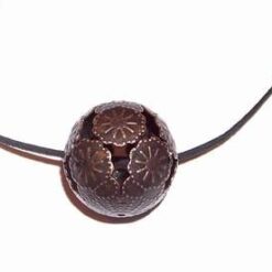 Sfera succesului profesional, din metal, pe siret negru