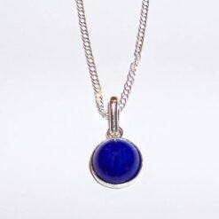 Pandantiv din lapis lazuli in montura de argint, pe lant