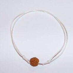Bratara Rudraksha pe siret alb - reglabila