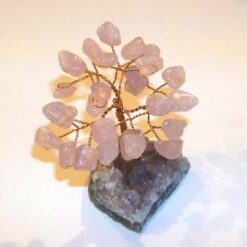 Copacel Feng Shui din cristal de cuart roz pe suport