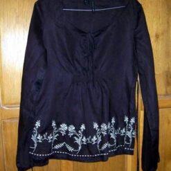 Bluzita maro cu broderie crem
