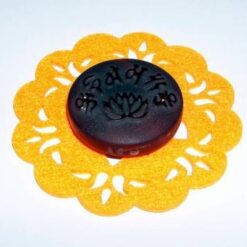 Floare de Lotus din calcedonie pe suport din pasla
