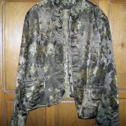 Tunica Feng Shui bej cu broderie in nuante de verde