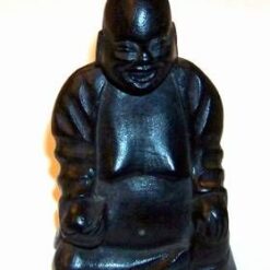 Statuia lui Buddha cu piersica dragostei