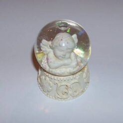 Ingeras de protectie in glob transparent pt zodia Varsator