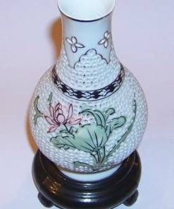 Vaza decorativa din portelan pe suport din portelan negru