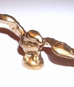 Vulturul auriu din metal