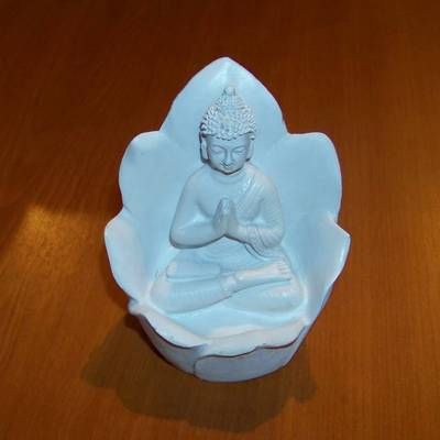 Buddha al meditatiei in floare de lotus